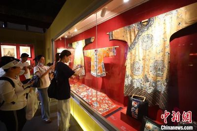 传统织染绣精品亮相北京景山公园 连接打通艺术与生活